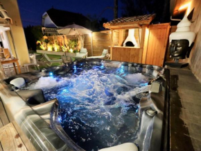 Luxurious villa with private spa near beach